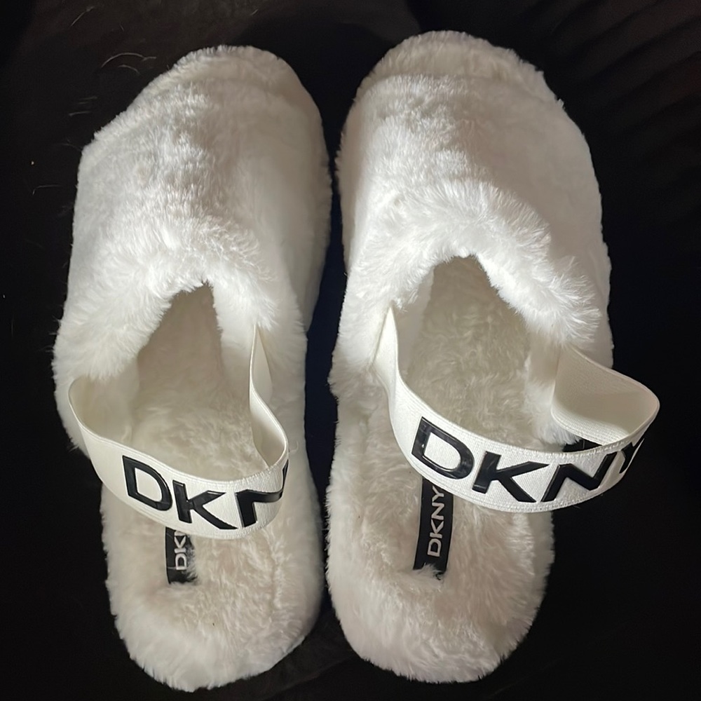 DKNY Zeynep fuzzy faux fur white slippers size 10M